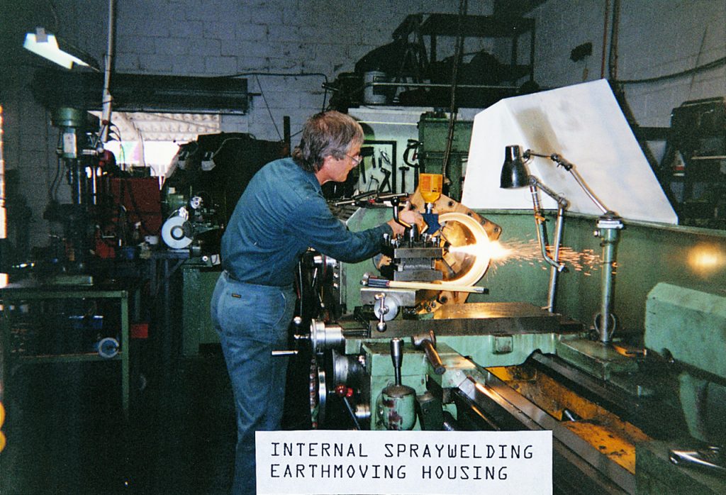 INTERNAL SPRAYWELDING EARTHMOVING HOUSING